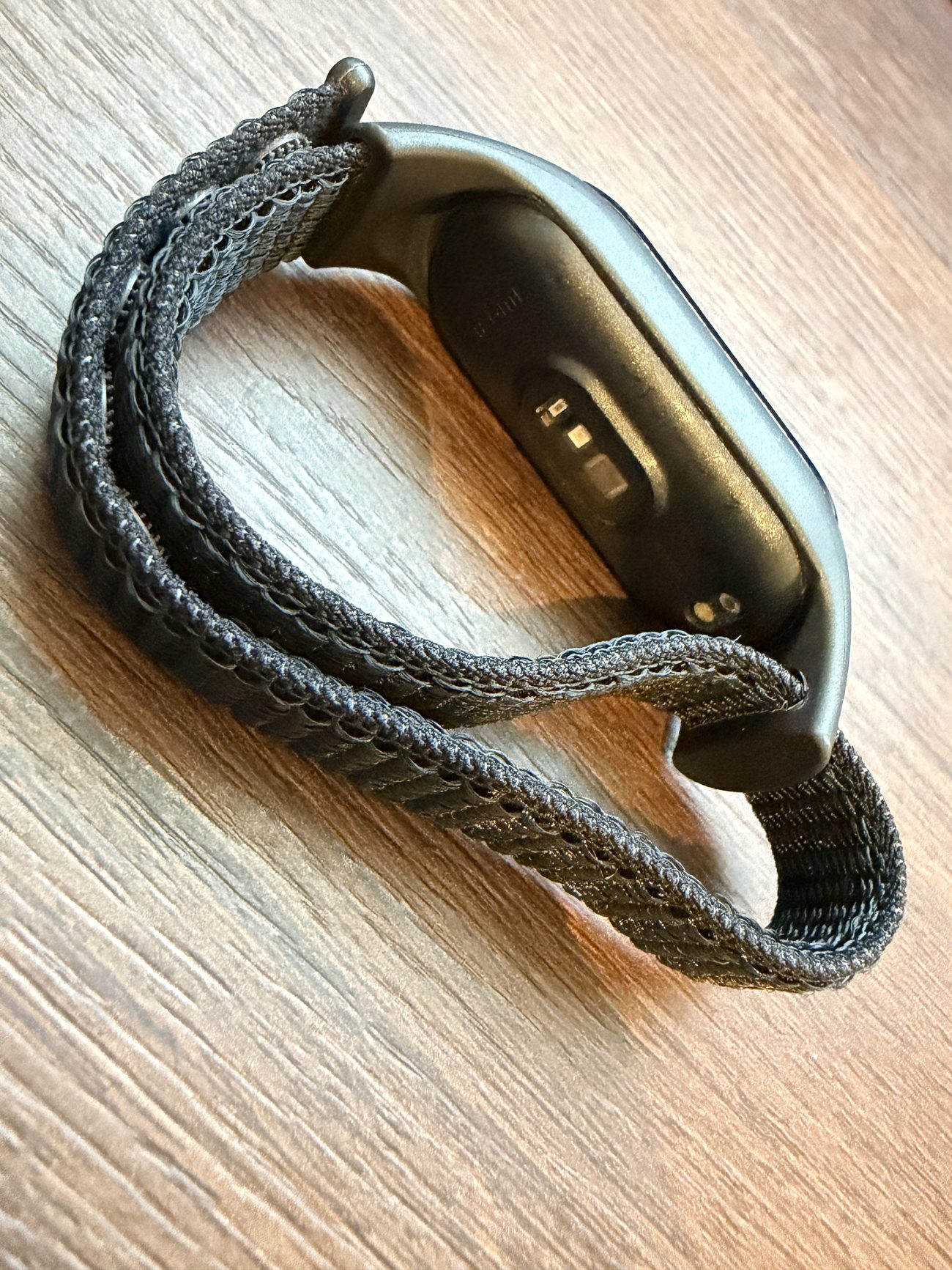 Band 7の背面センサーと交換したナイロンバンド