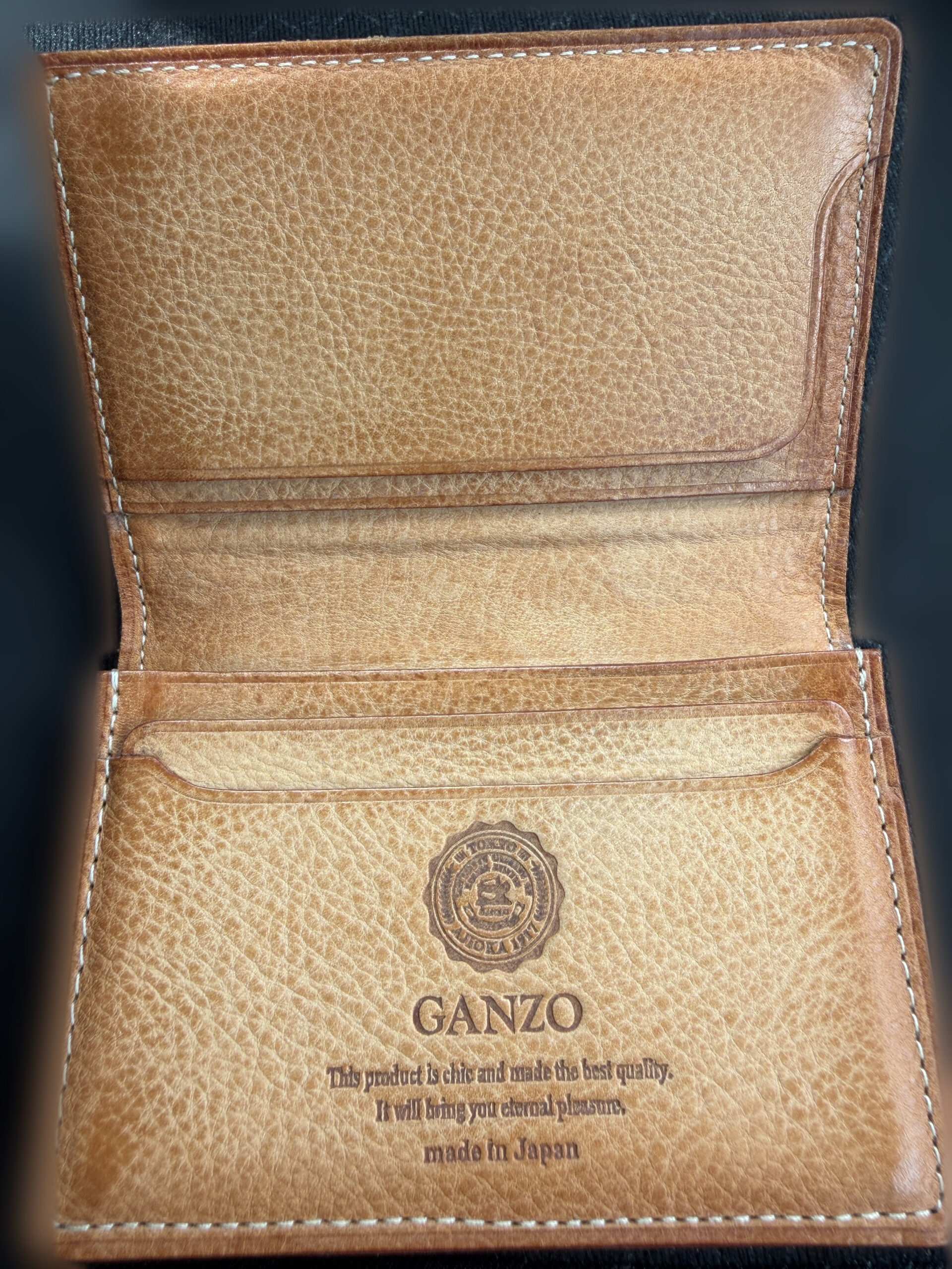 GANZO 名刺入れの内装が5年半で飴色に経年変化した様子
