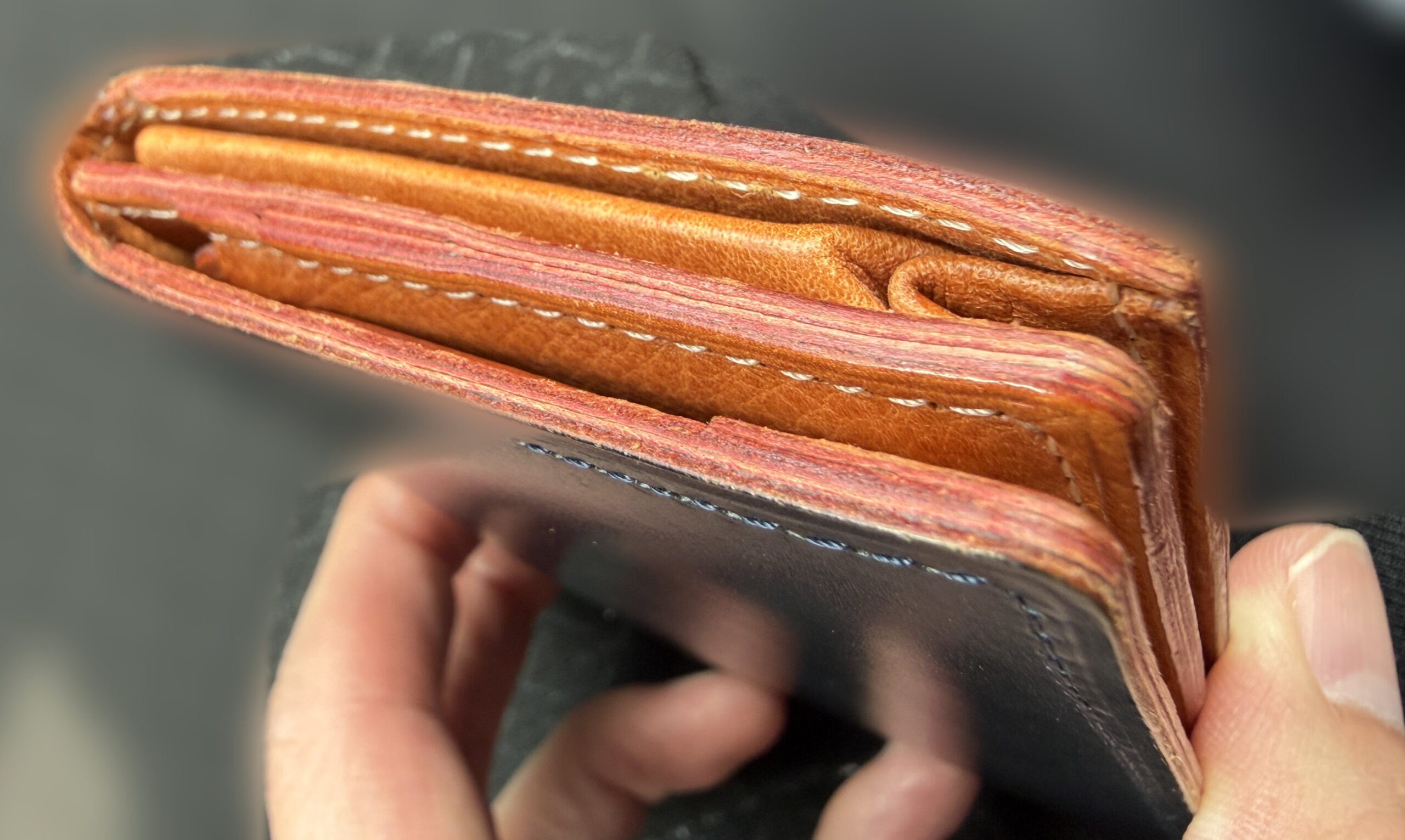 GANZO 名刺入れの通しマチとコバの5年半の使用感
